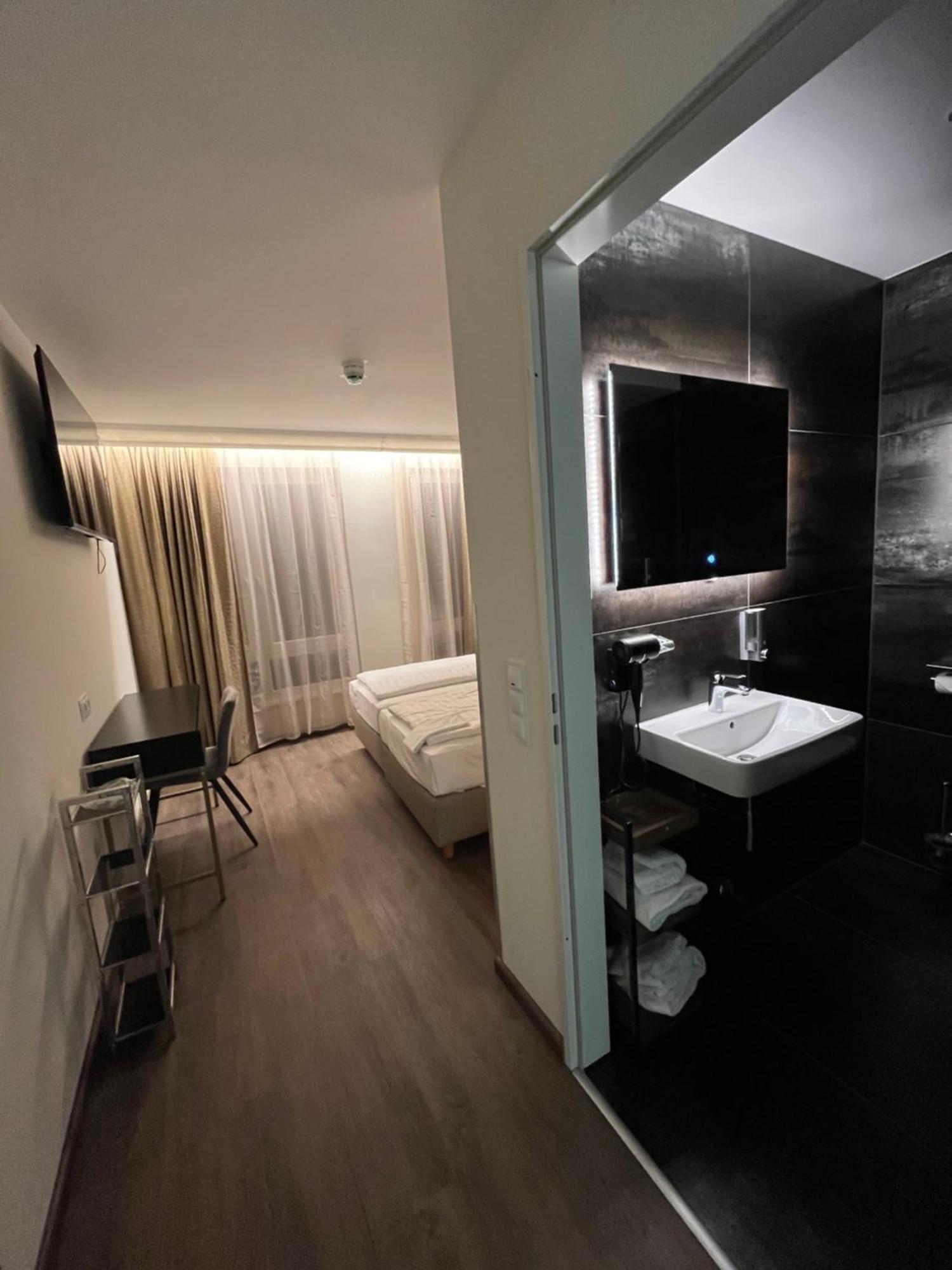 Hotel Adrett Am Dom - Digital Access Кьолн Екстериор снимка